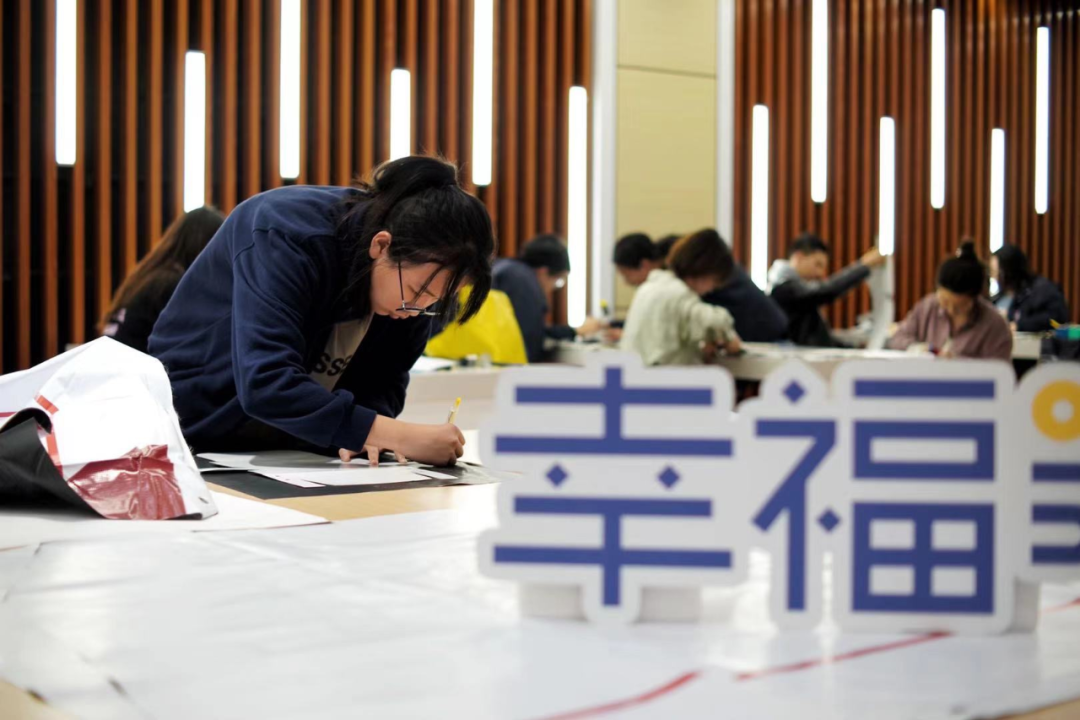 「幸福5号·可持续实验室」携手紫竹国际教育园区变废为“包”，看广告布的新生！
